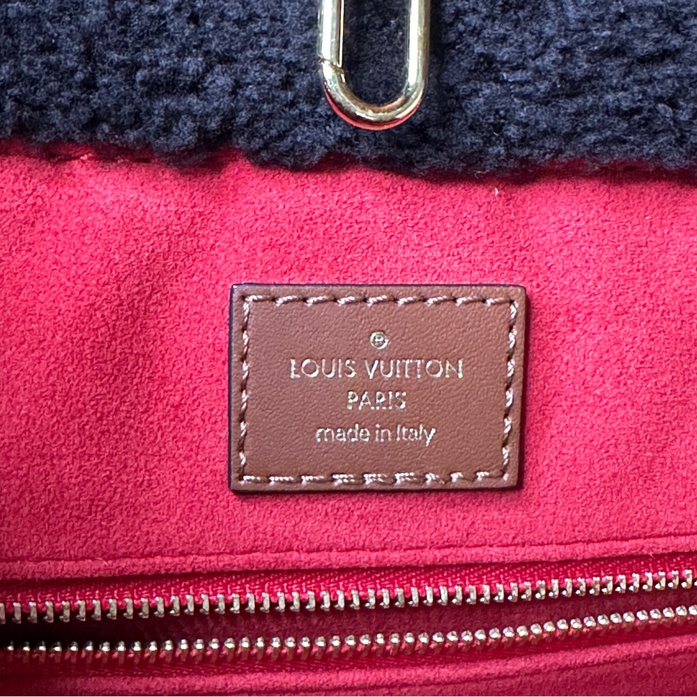 Louis Vuitton Fleece Teddy OnTheGo GM Tote - Picture 15 of 16